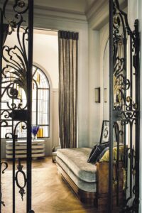 Von Juwelentönen bis zu kühnen Geometrien: Die Faszination des Art Deco Designs