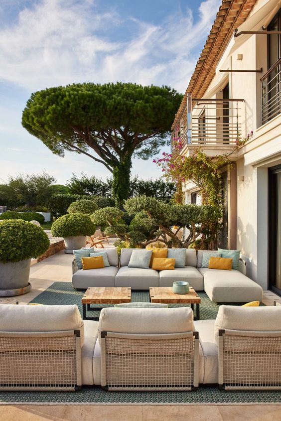 Riviera-Revival: Wie man den klassischen Cote D’Azure-Look einfängt